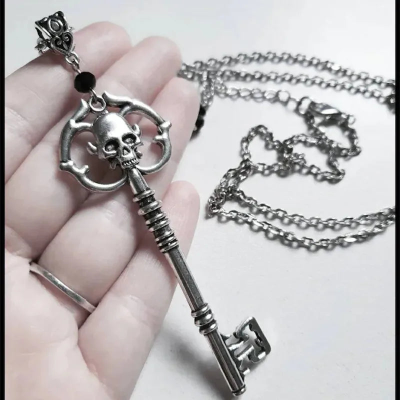 Antique Silver Skeleton Key Necklace Pendant Charm Punk Jewelry Novelty Gothic Halloween Gift