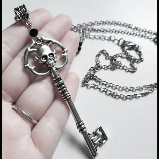 Antique Silver Skeleton Key Necklace Pendant Charm Punk Jewelry Novelty Gothic Halloween Gift